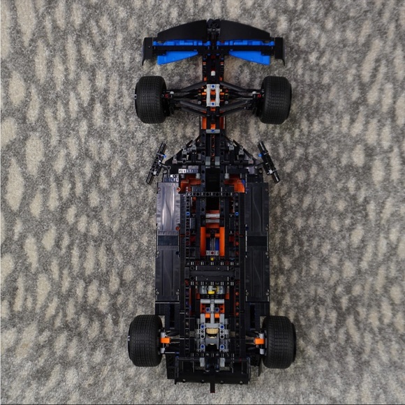 LEGO Technic Race Set 42141 McLaren Formula 1 Team 2022 Race Car W/ Box & Manual - Picture 5 of 15